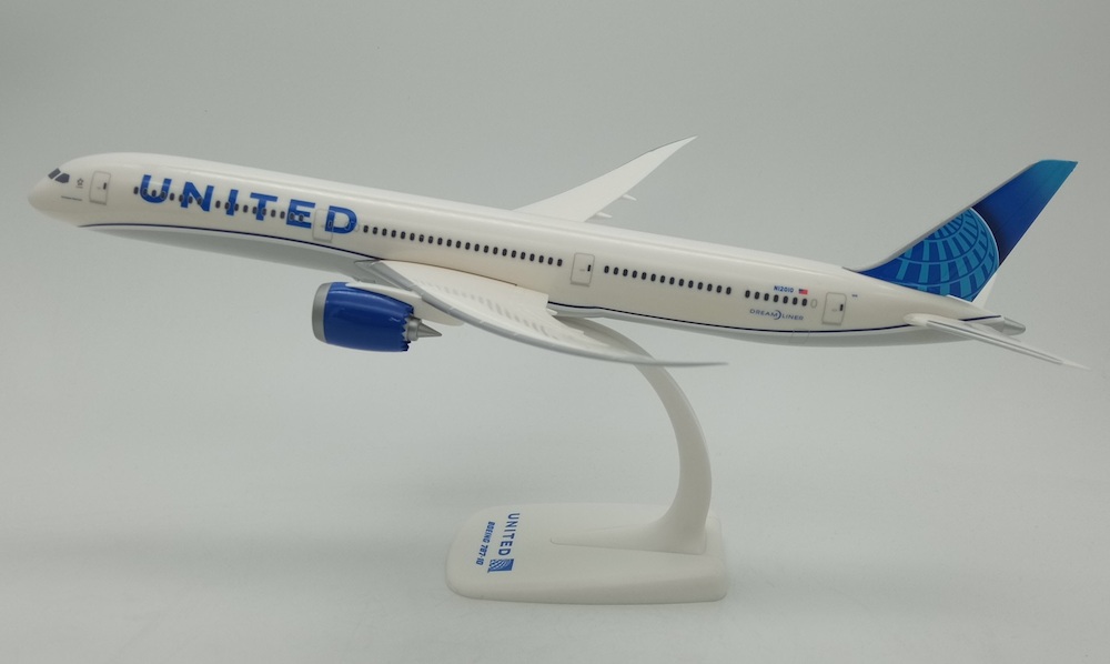 United Boeing 787-10