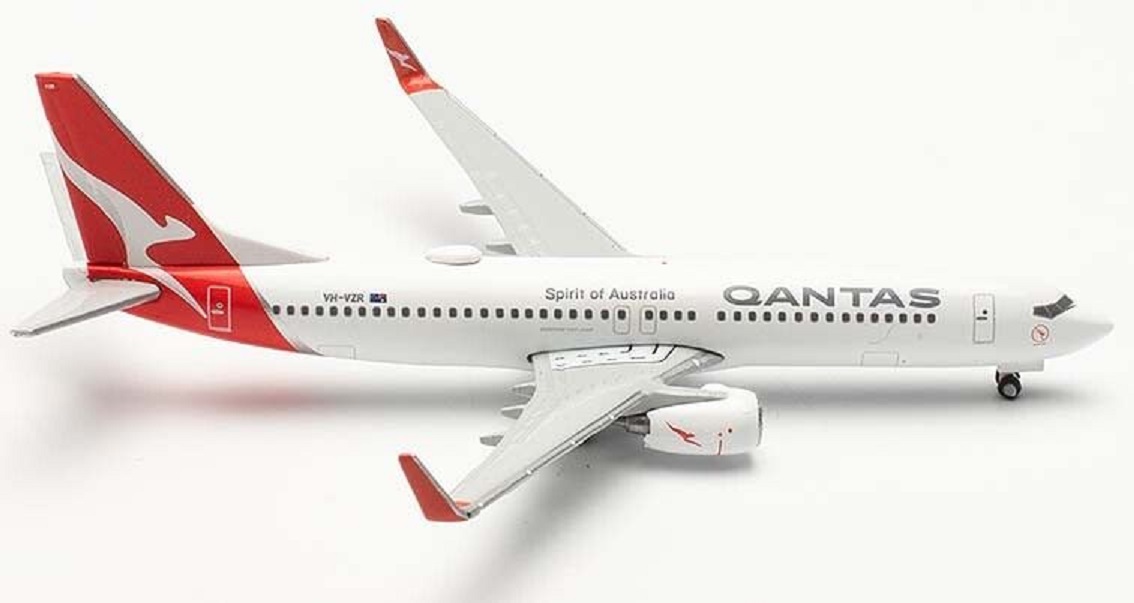Boeing 737-800 Qantas Coral Bay VH-VZR