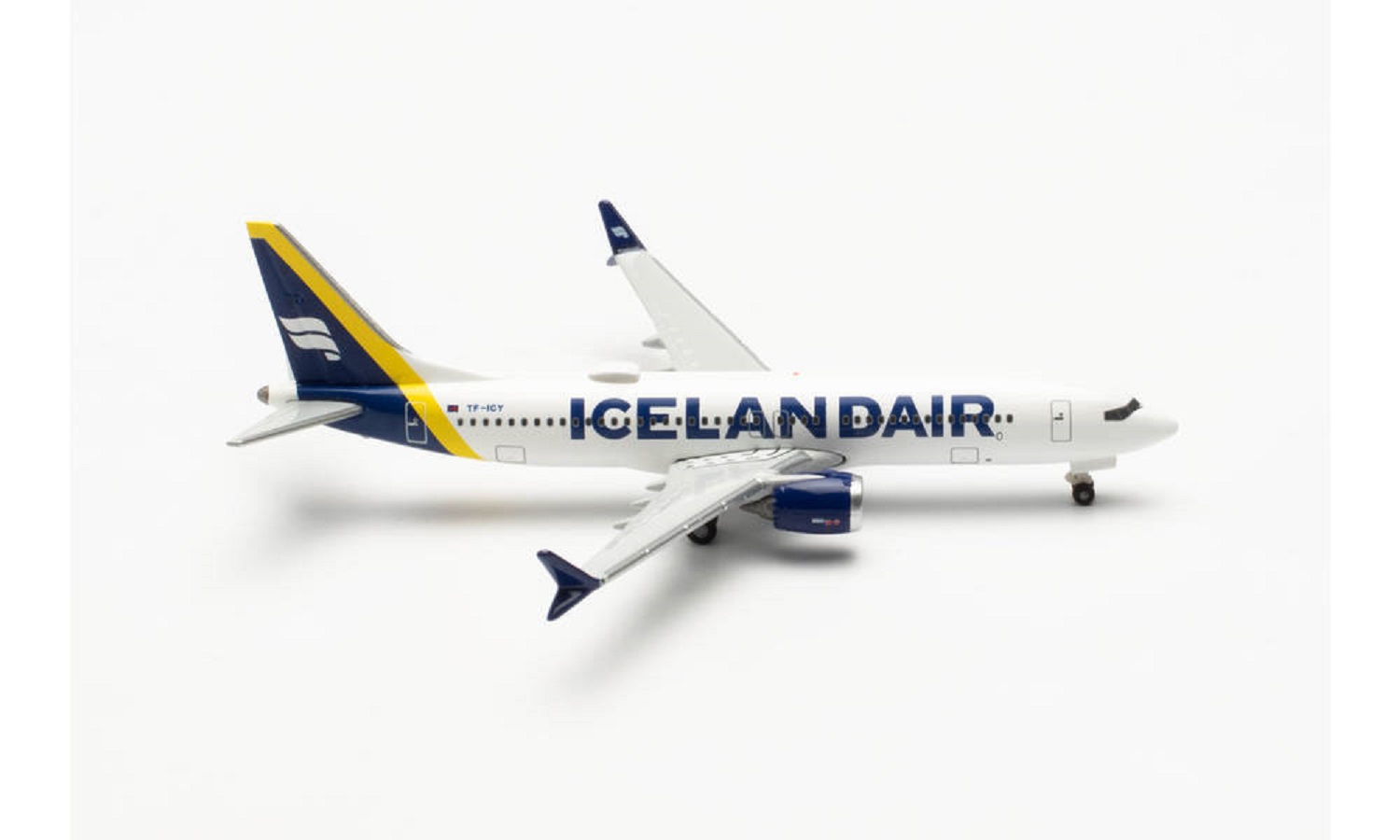Boeing 737 Max 8 Icelandair new colors (yellow tail stripe)